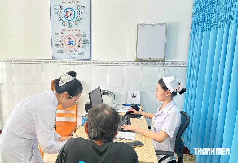 Người dân P.Ninh Kiều khám sức khỏe miễn phí tại Bệnh viện Quân y 121