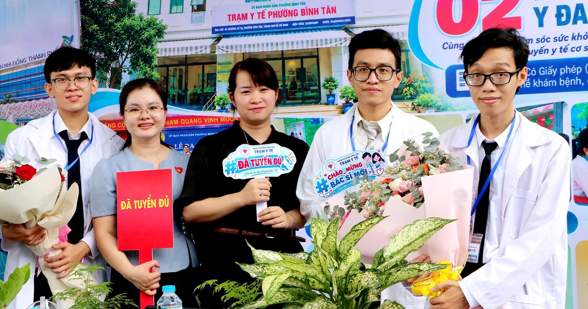 Nhiều trạm y tế TP.HCM 'thắng lớn' trong ngày hội việc làm vì tuyển dụng đủ bác sĩ sớm