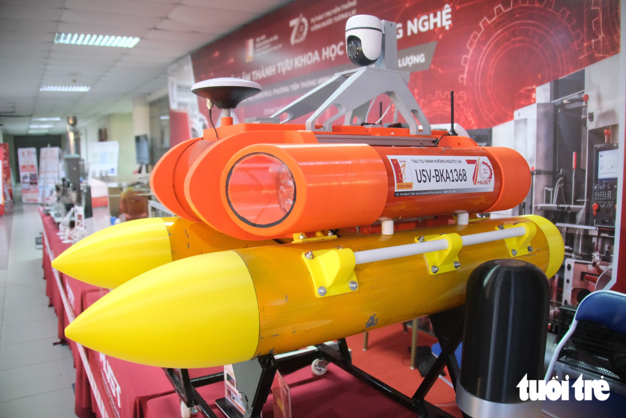 Hành trình 70 năm khoa học công nghệ của Đại học Bách khoa Hà Nội được tái hiện qua hơn 180 sản phẩm và kết quả nghiên cứu tại triển lãm, diễn ra từ ngày 9 đến 15-10 tại tòa nhà Tạ Quang Bửu - Ảnh: NGUYÊN BẢO