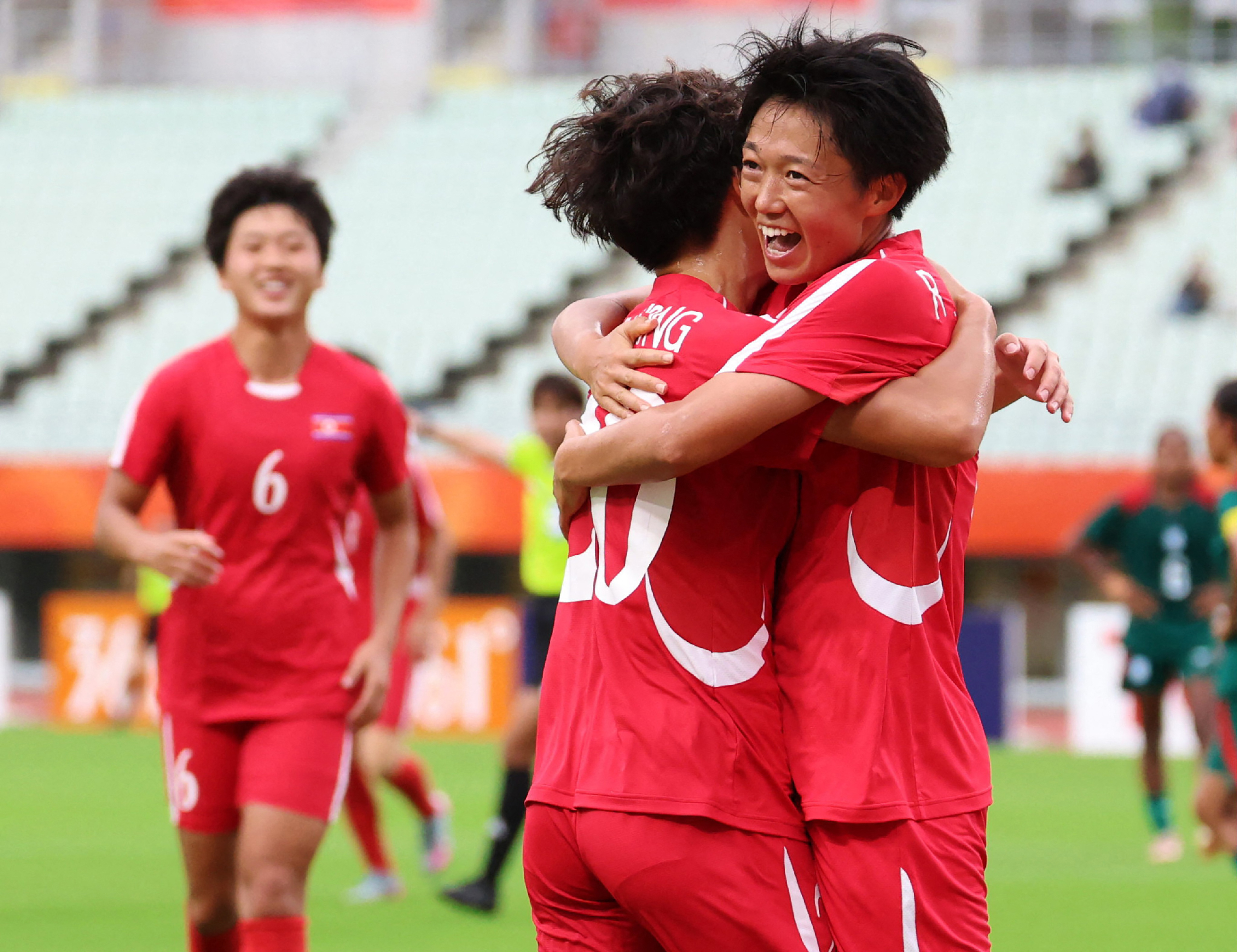 Tuyển nữ Triều Tiên hừng hực khí thế vào chung kết Asiad 20 - Ảnh: AFP