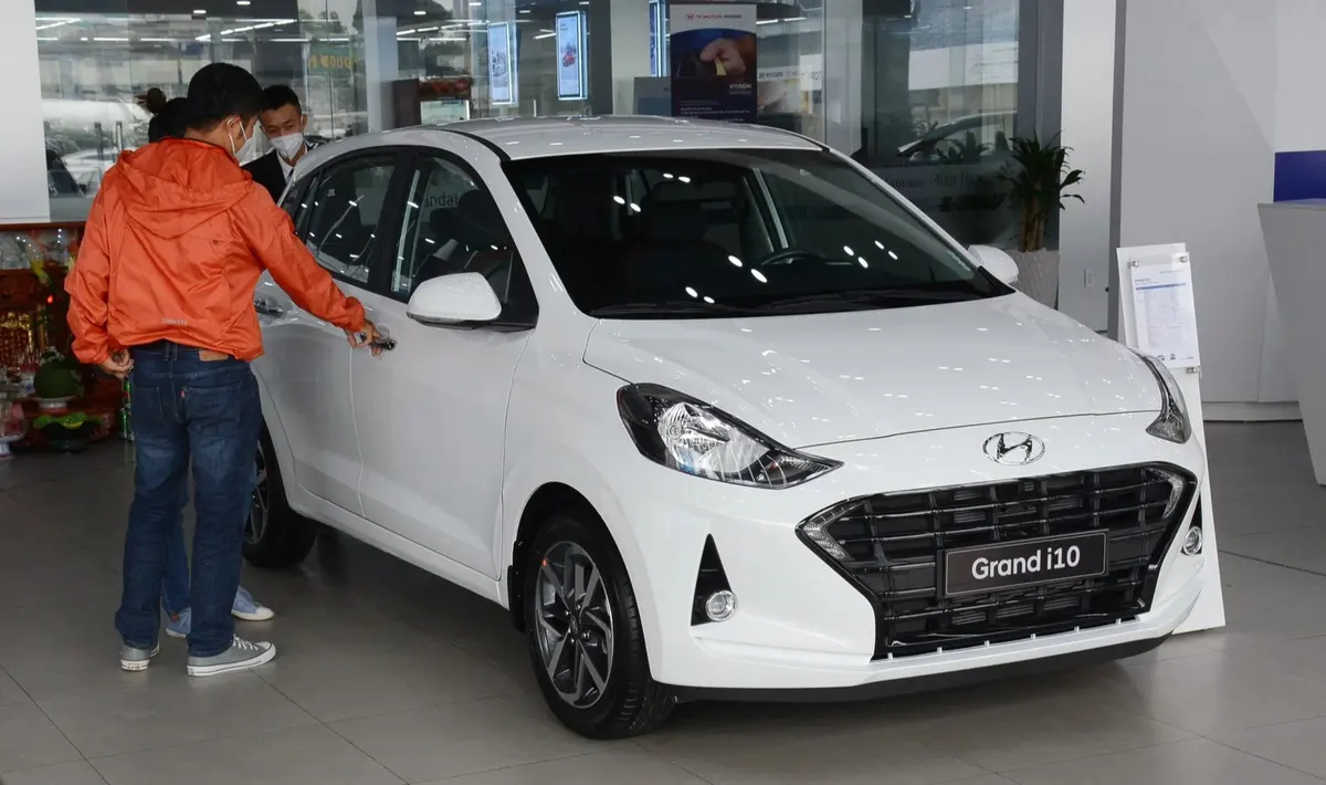 Trước đây, nếu nói đến ô tô giá rẻ nhất thị trường Việt Nam, nhiều người thường nghĩ ngay đến các mẫu xe sedan, hatchback cỡ nhỏ hạng A sử dụng động cơ xăng