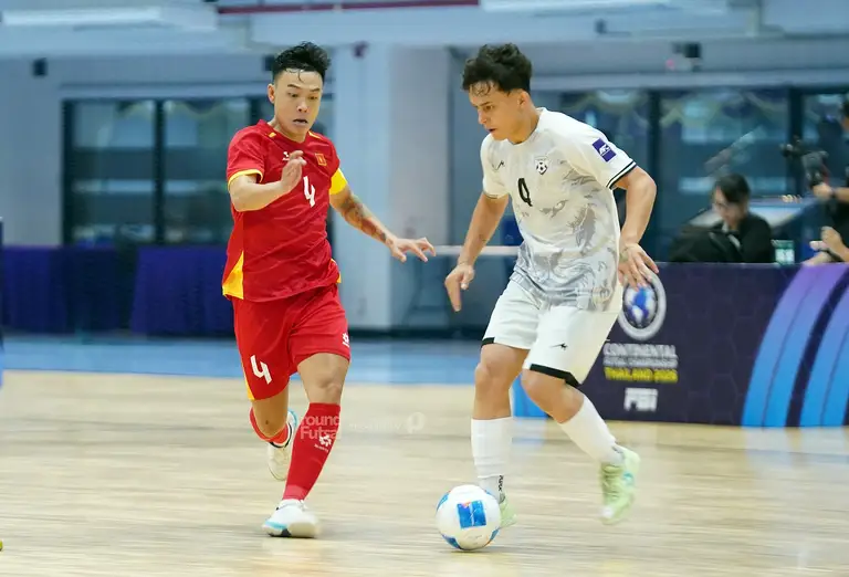 Đội tuyển futsal Việt Nam (áo đỏ) trong trận thắng Afghanistan - Ảnh: AROUND FUTSAL