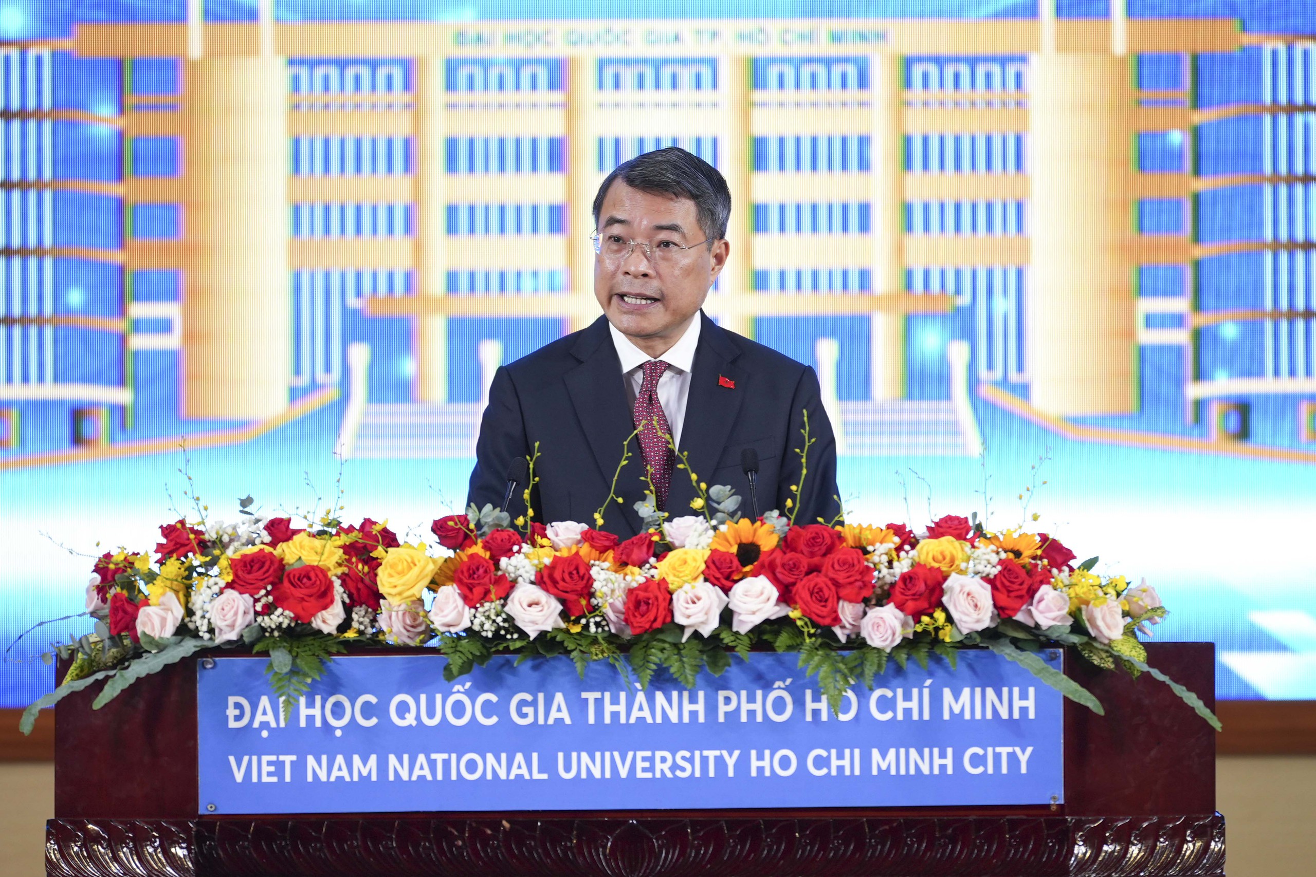 Thủ tướng Lê Minh Hưng phát biểu tại buổi lễ khai khóa Đại học Quốc gia TP.HCM năm 2026 - Ảnh: VNUHCM