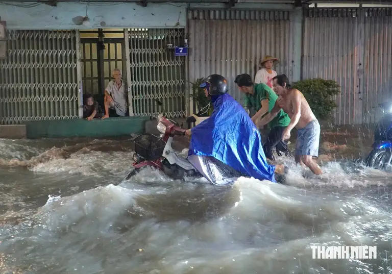 12 tỉnh, thành ở Nam bộ và Nam Trung bộ ứng phó đợt mưa lớn 400 mm