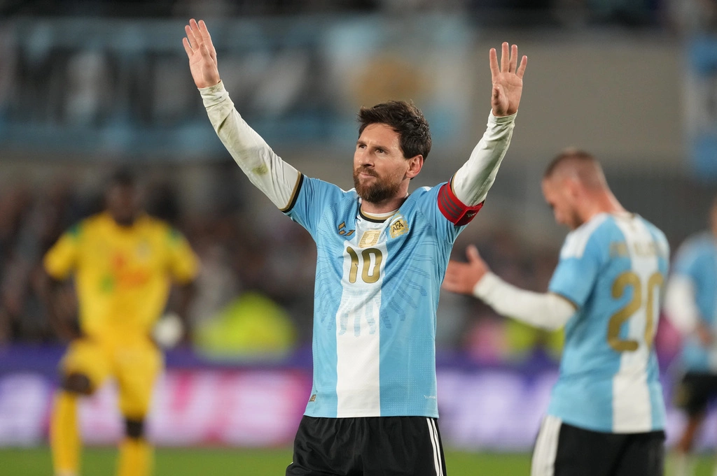 Messi mừng bàn nâng tỷ số lên 3-0 từ chấm phạt đền trong trận chia tay đội tuyển Argentina gặp Benin, tại sân Monumental, Buenos Aires, Argentina ngày 6/10/2026. Ảnh: AP