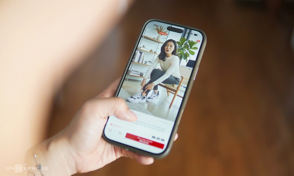 Video giới thiệu sản phẩm được tạo bằng AI, đăng tải trên một sàn thương mại điện tử, tháng 10/2026. Ảnh: Lưu Quý