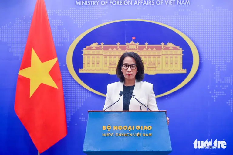 Người phát ngôn Bộ Ngoại giao Phạm Thu Hằng tại họp báo thường kỳ ngày 23-7 - Ảnh: PHÚC TÀI