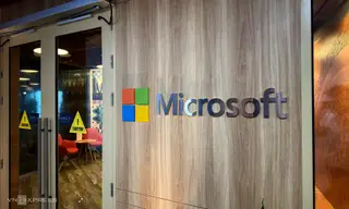 Logo Microsoft tại văn phòng của hãng ở Hà Nội, tháng 6/2025. Ảnh: Lưu Quý