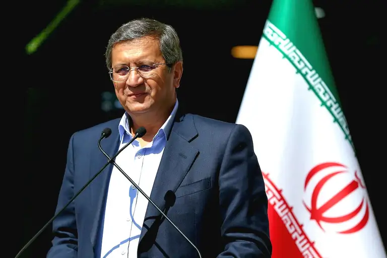 Thống đốc Ngân hàng Trung ương Iran Abdolnaser Hemmati - Ảnh: REUTERS