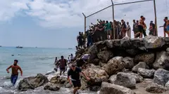 Quan chức EU: Người di cư tràn vào Ceuta không thể tự do đến châu Âu
