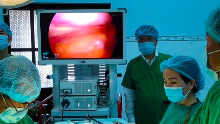 Lần đầu mổ nội soi trên đảo Phú Quý