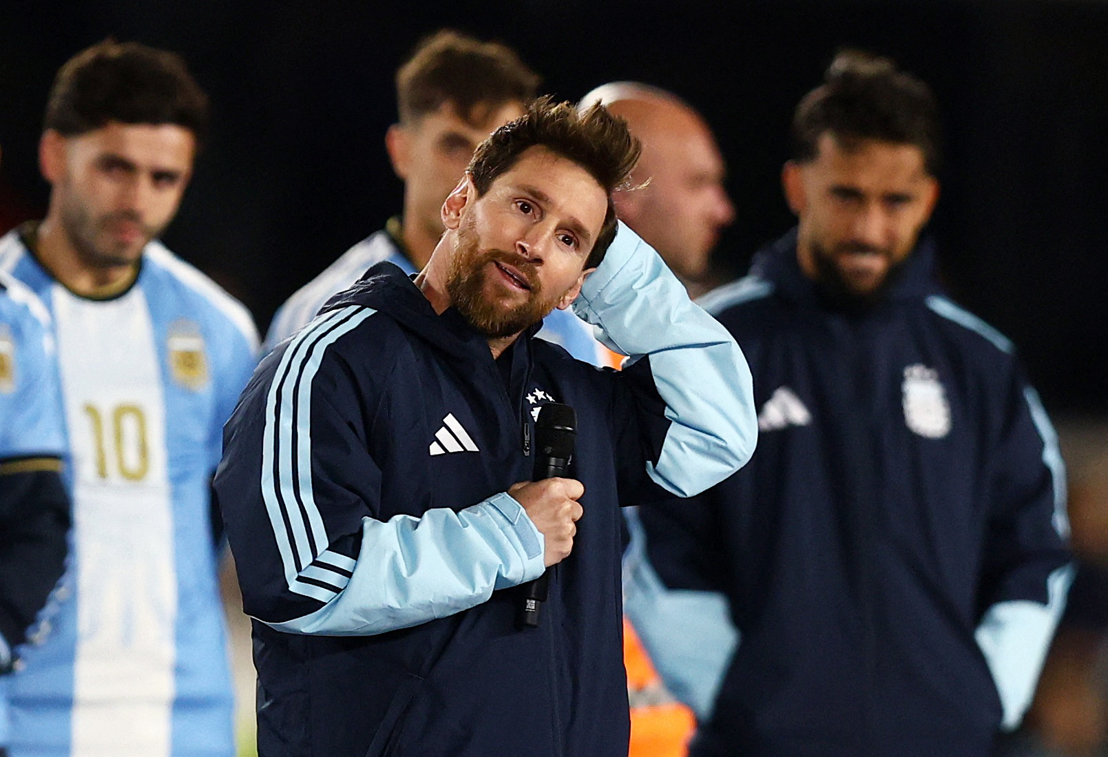 Messi rất xúc động trong ngày chia tay đội tuyển