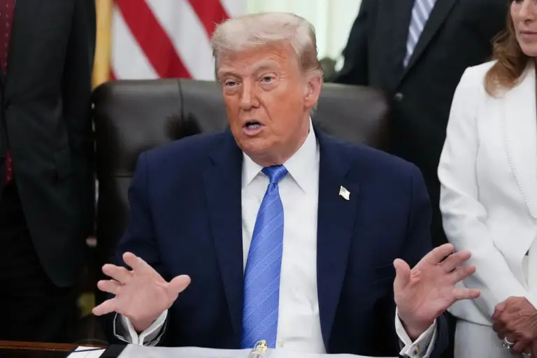 Tổng thống Donald Trump phát biểu tại Phòng Bầu dục của Nhà Trắng, ngày 22/6. Ảnh: AP