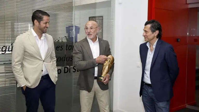HLV Luis de la Fuente trong cuộc trả lời phỏng vấn báo thể thao AS, Madrid, Tây Ban Nha ngày 25/7/2026. Ảnh: AS