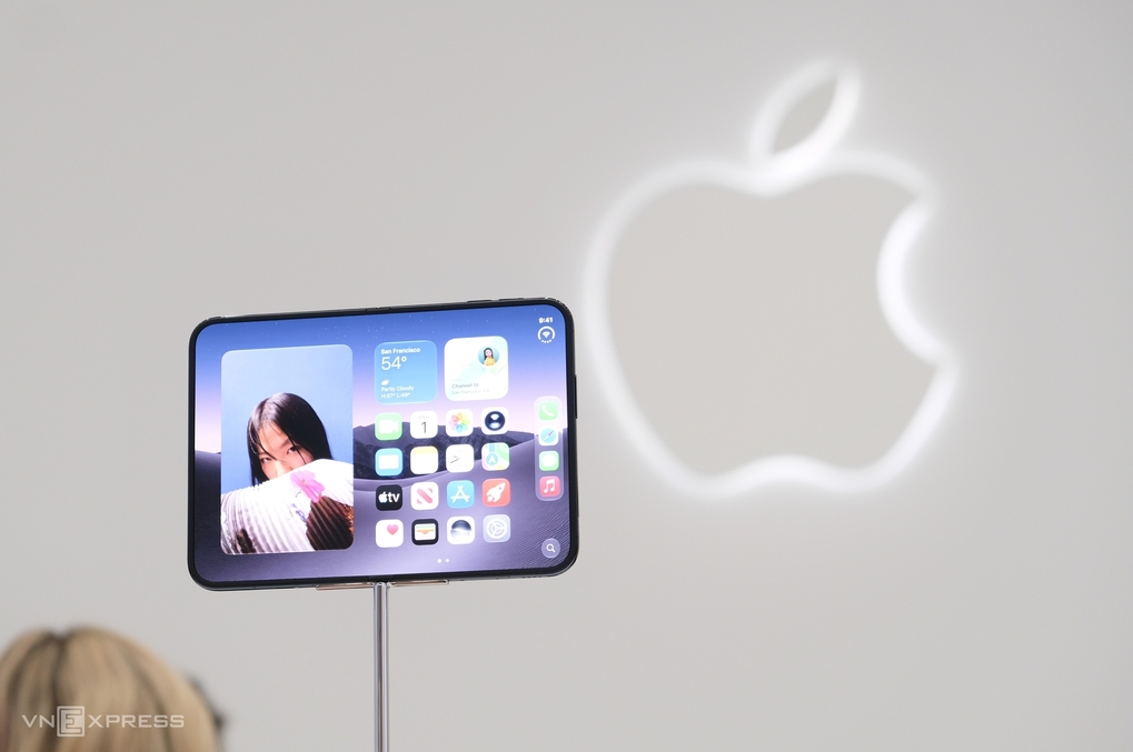 iPhone Duo tại lễ ra mắt ở trụ sở Apple Park (Cupertino, California, Mỹ) ngày 9/9/2026. Ảnh: Tuấn Hưng