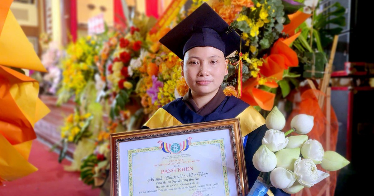 Sư cô tốt nghiệp thủ khoa Học viện Phật giáo Việt Nam