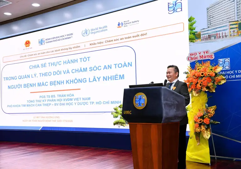 Phó giáo sư - tiến sĩ - bác sĩ Trần Hòa chia sẻ thực hành chăm sóc an toàn trong quản lý người bệnh mắc bệnh không lây nhiễm