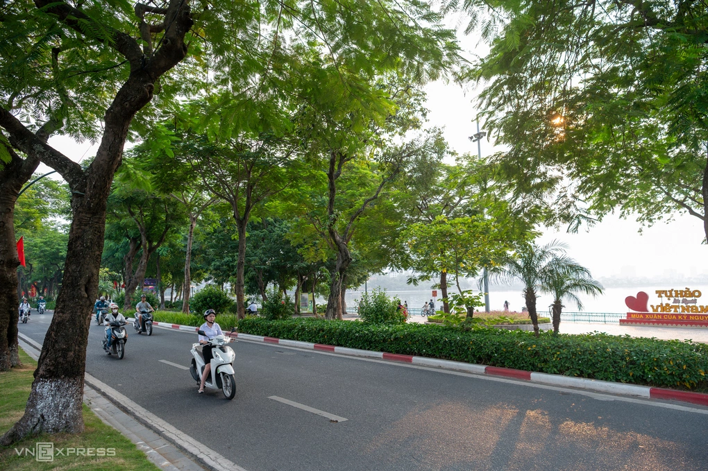 Đường Thanh Niên, Hà Nội tháng 10/2026. Ảnh: Thế Bằng