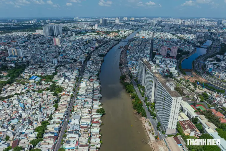 Toàn cảnh bờ nam kênh Đôi