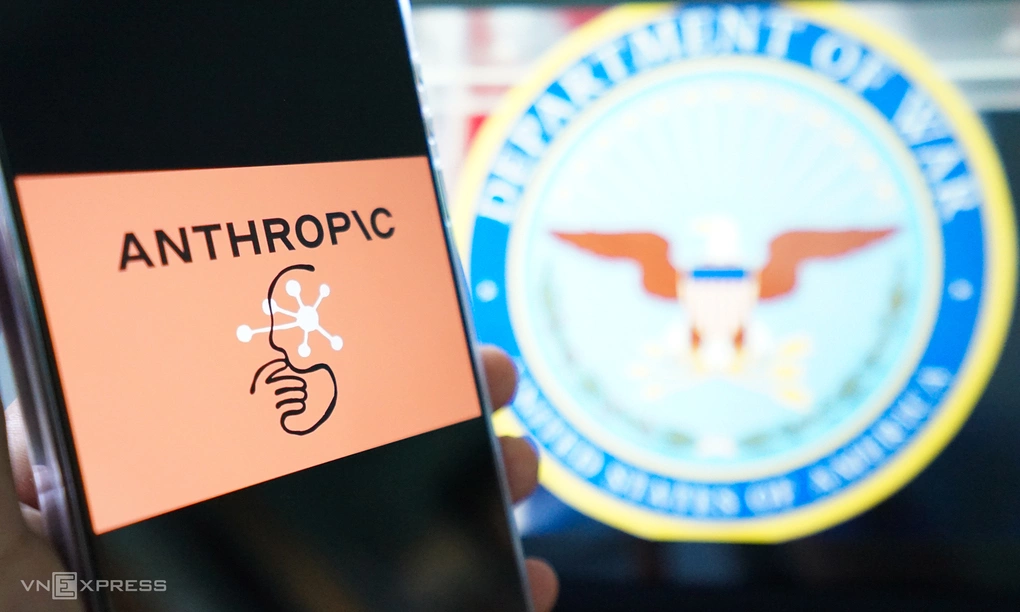 Logo Anthropic trên smartphone. Ảnh: Bảo Lâm
