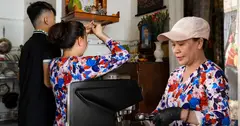 Chồng đột ngột mất vì COVID-19, vợ nghỉ nghề giáo bán cà phê vỉa hè nuôi con