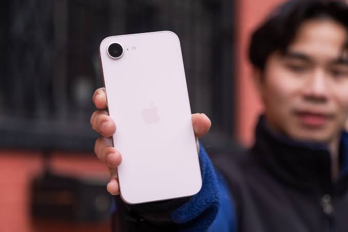 iPhone 17e là thành viên mới nhất của gia đình iPhone e, hiện có giá khoảng 17,5 triệu đồng tại Việt Nam