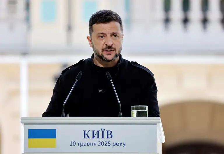 Ông Zelensky từng là người bảo trợ chính trị cho ông Fedorov, nay trở thành đối thủ chính trị - Ảnh: REUTERS