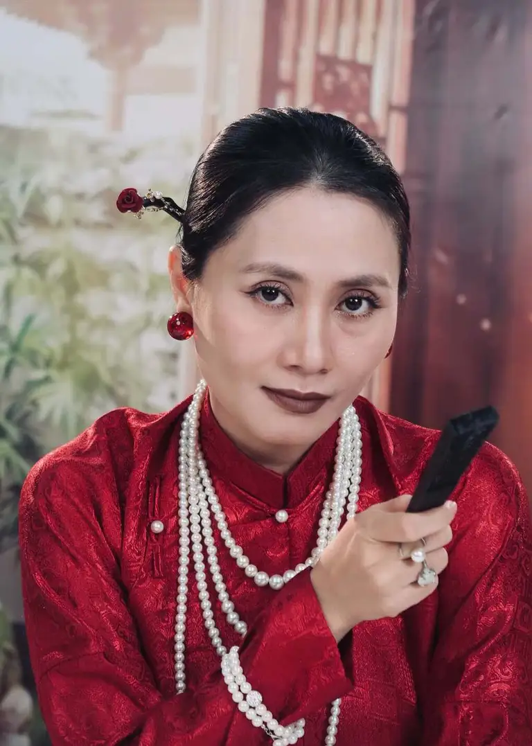 Tạo hình nhân vật bà Phấn do Thanh Hiền thủ vai trong phim "Nợ đời vay trả". Ảnh: Nhân vật cung cấp