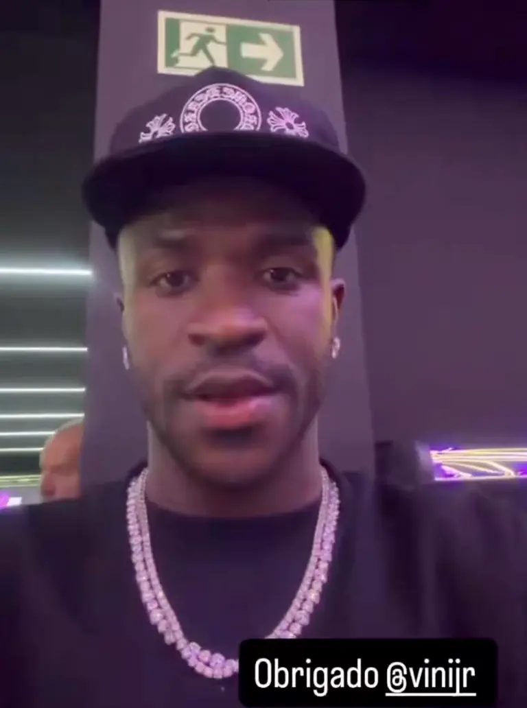Vinicius được cho là vừa trải qua cuộc phẫu thuật chỉnh hình cằm tại quê nhà Brazil