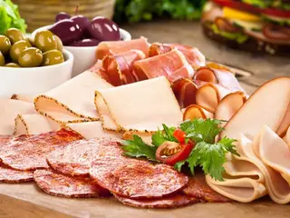 5 loại thực phẩm có thể gây hại cho làn da