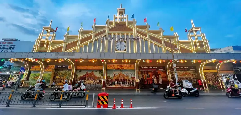 Chợ Tân Định thuộc phường Tân Định, TP.HCM rực rỡ trong diện mạo mới đầy sắc màu - Ảnh: HỮU DUY