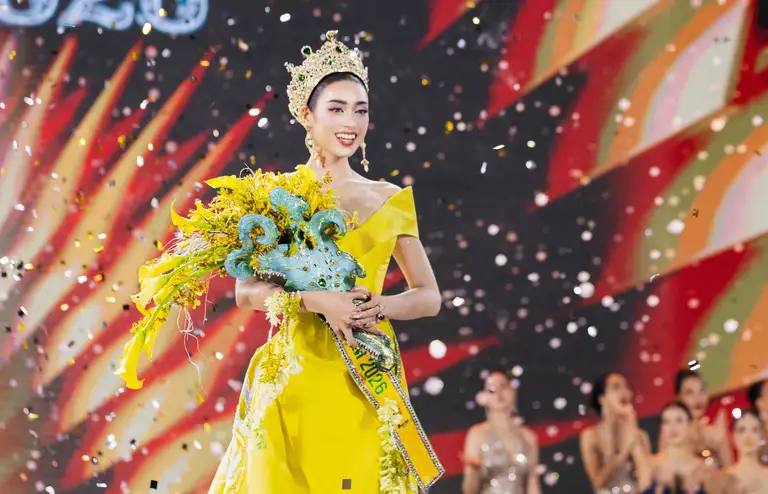 Khoảnh khắc Emoura Phạm đăng quang Miss Grand Vietnam 2026 - Ảnh: KIẾNG CẬN STUDIO