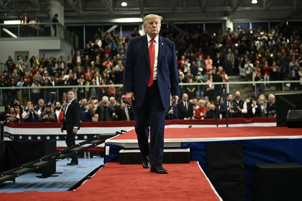 Tổng thống Donald Trump tại sự kiện vận động tranh cử ở Wasilla, bang Alaska ngày 13/10. Ảnh: AFP