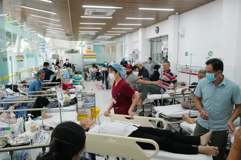 Khoa cấp cứu, Bệnh viện Bạch Mai. Ảnh: Ngọc Thành