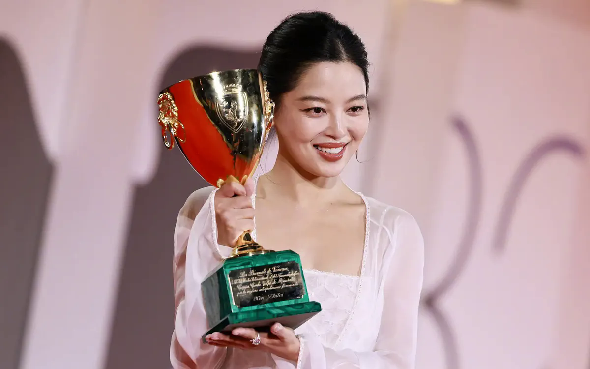 Tân Chỉ Lôi là Nữ chính xuất sắc nhất của Liên hoan phim Venice đầu tiên trượt đề cử Kim Kê - Ảnh: Sohu