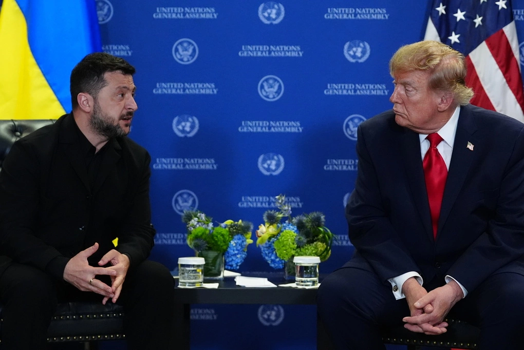 Tổng thống Ukraine Volodymyr Zelensky gặp Tổng thống Mỹ Donald Trump bên lề Đại hội đồng Liên Hợp Quốc ở New York ngày 22/9. Ảnh: AP