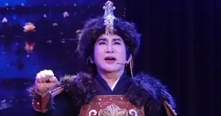 Ngàn khán giả hát mừng sinh nhật trong live show dài đến rạng sáng hôm sau của Kim Tử Long