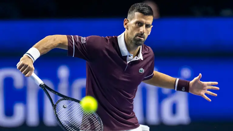 Djokovic thắng ngược trong ngày trở lại Basel sau 15 năm