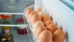 Sai lầm khi bảo quản trong tủ lạnh khiến trứng nhanh hỏng