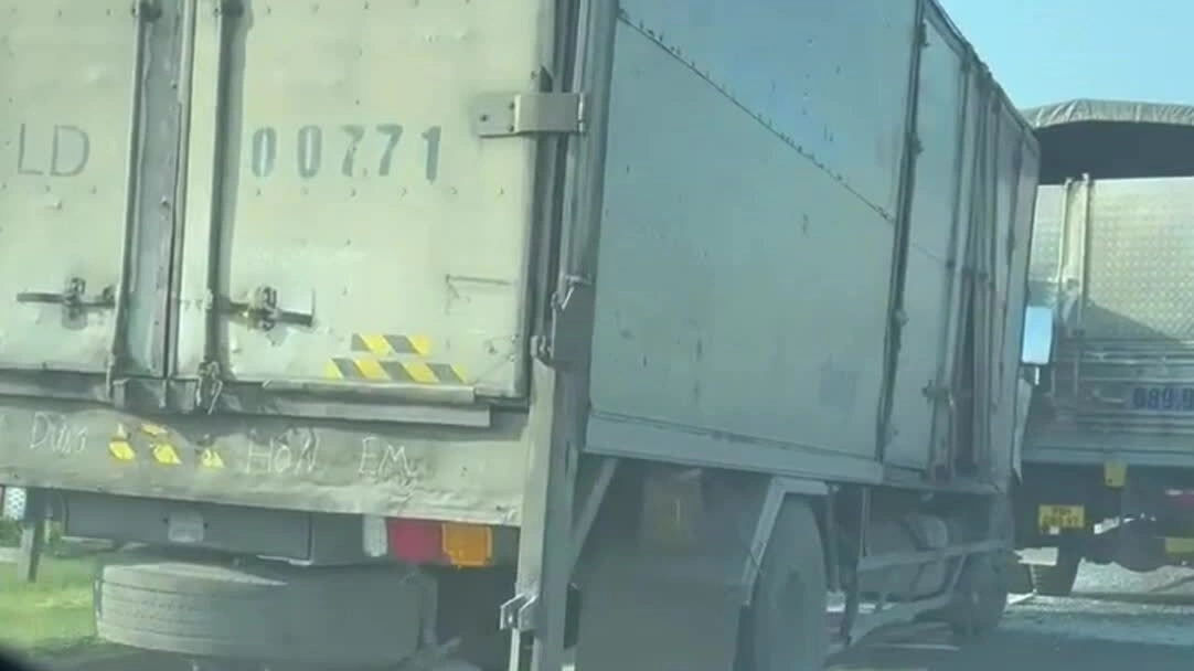 Tai nạn liên hoàn trên cao tốc Hà Nội - Bắc Giang, 16/10 vì các xe không giữ khoảng cách. Video: Tiến Công