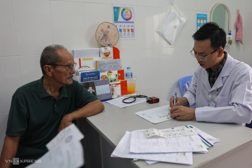 Người dân khám bệnh tại trạm y tế phường Tăng Nhơn Phú, tháng 4/2026. Ảnh: Quỳnh Trần