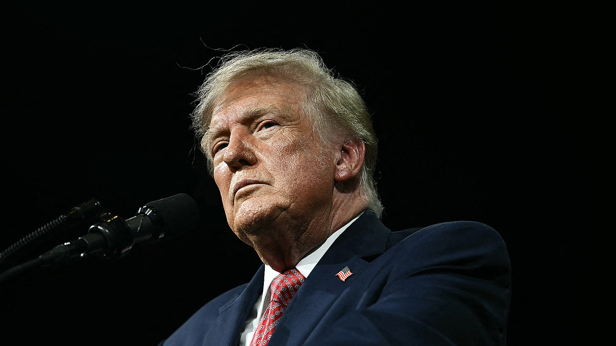 Tỷ lệ ủng hộ ông Trump thấp kỷ lục trước bầu cử giữa kỳ