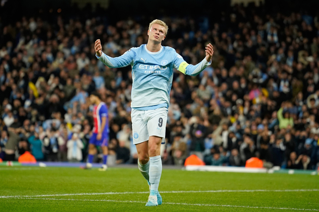 Haaland phản ứng sau khi Akliouche ghi bàn nâng tỷ số lên 4-1 cho PSG trong trận thắng Man City 4-2 ở vòng phân hạng Champions League trên sân Etihad, Manchester, Anh, ngày 14/10/2026. Ảnh: AP