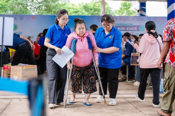 Long Châu không ngừng nỗ lực mở rộng vai trò điểm tựa chăm sóc sức khỏe “gần dân, sát dân”, an toàn, uy tín trong cộng đồng - Ảnh: Hoàng Khánh