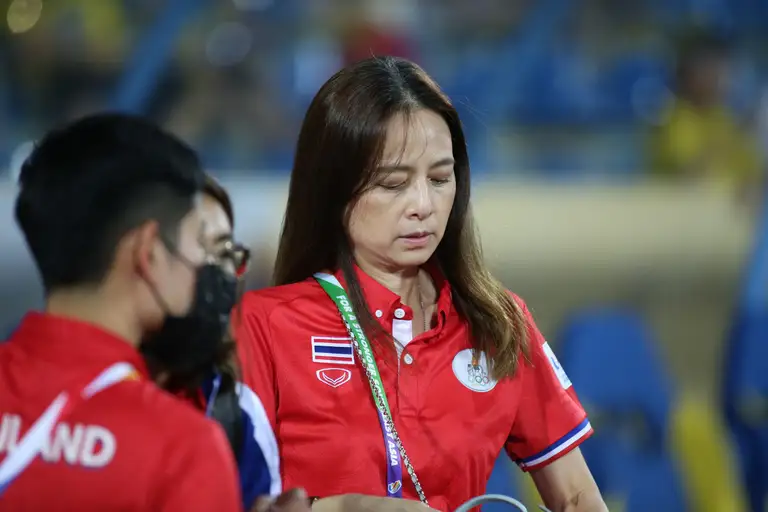 Madam Pang khiến CĐV tranh luận sôi nổi khi cập nhật thống kê số CĐV đến sân xem trận đấu giữa đội nhà và Malaysia