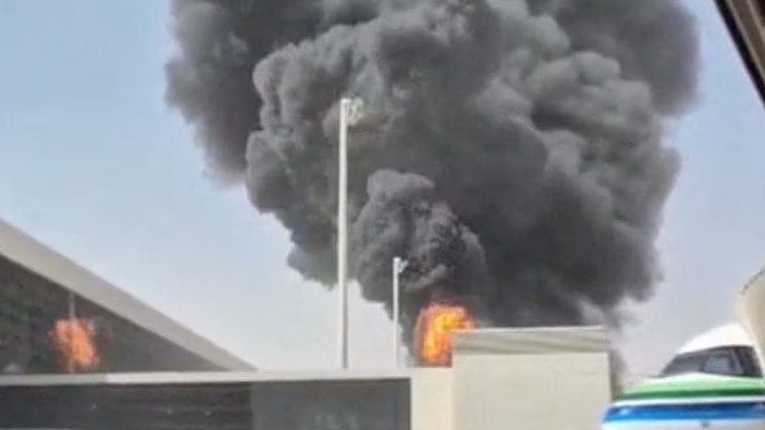 Houthi cảnh báo hành khách tránh xa các sân bay Arab Saudi