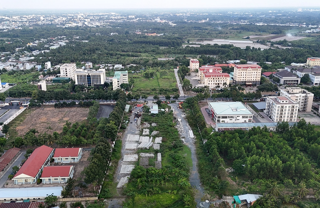 Đoạn đường vành đai phía tây giao với đường Nguyễn Văn Cừ sau gần 4 năm khởi công. Ảnh: An Bình