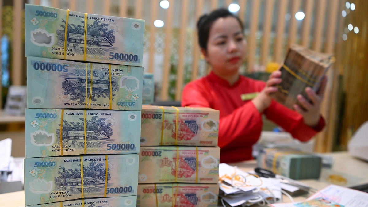 Lãi suất tiết kiệm giảm đồng loạt