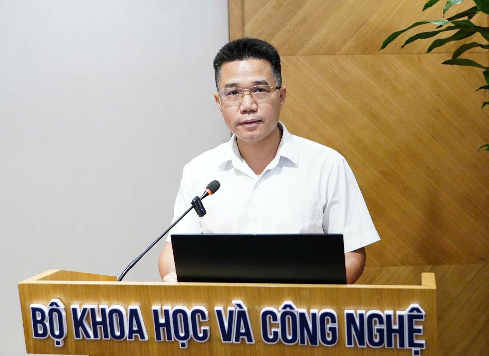 Ông Lê Văn Chung - đại diện Vụ Bưu chính, Bộ Khoa học và Công nghệ - Ảnh: M.H.