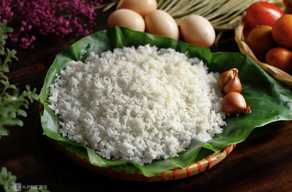 Cơm cần được làm nguội, bảo quản và hâm nóng đúng cách để hạn chế nguy cơ ngộ độc thực phẩm. Ảnh minh họa: Bùi Thủy